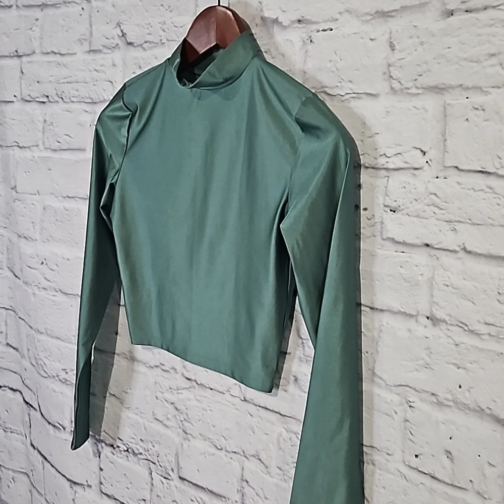 💙 Wild fable green spandex long sleeve crop top